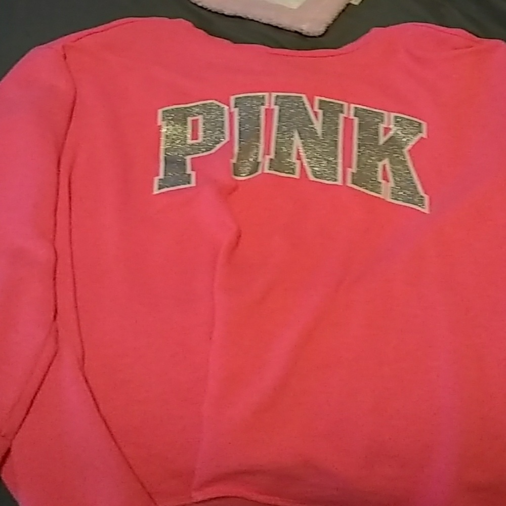 pink sweat shirt